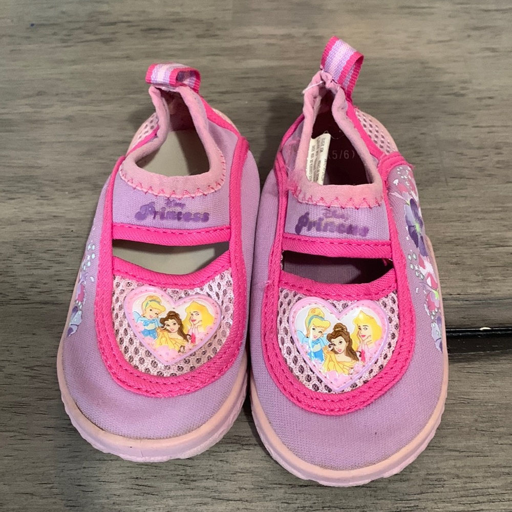 (5/$10) Disney princess water shoes Size 5 little girl